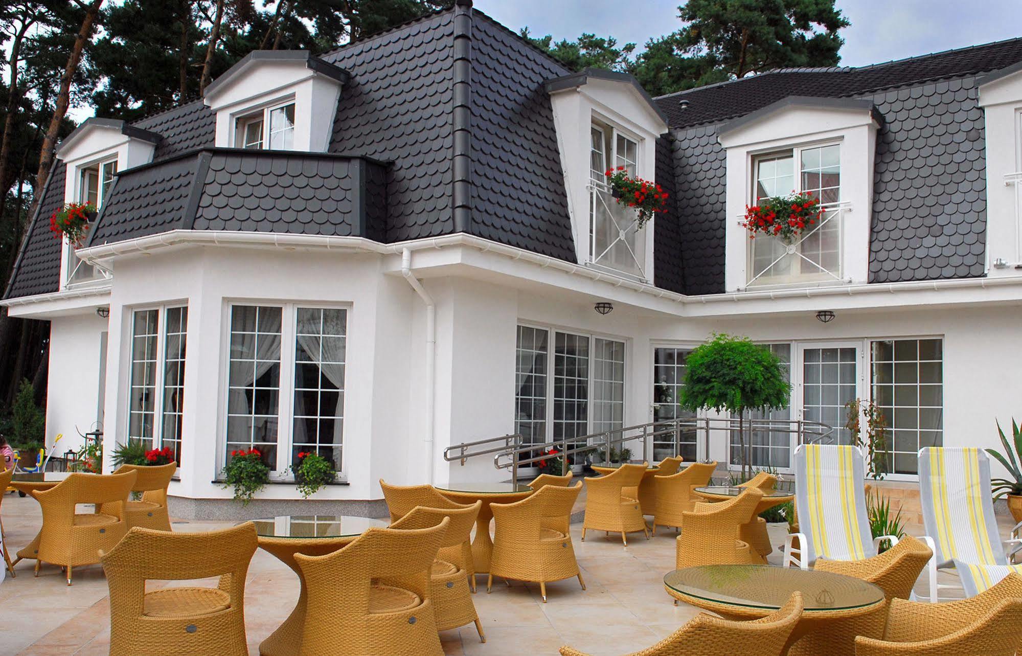 Willa Alexander Resort & Spa - Caloroczny Kryty Basen Mielno  Esterno foto